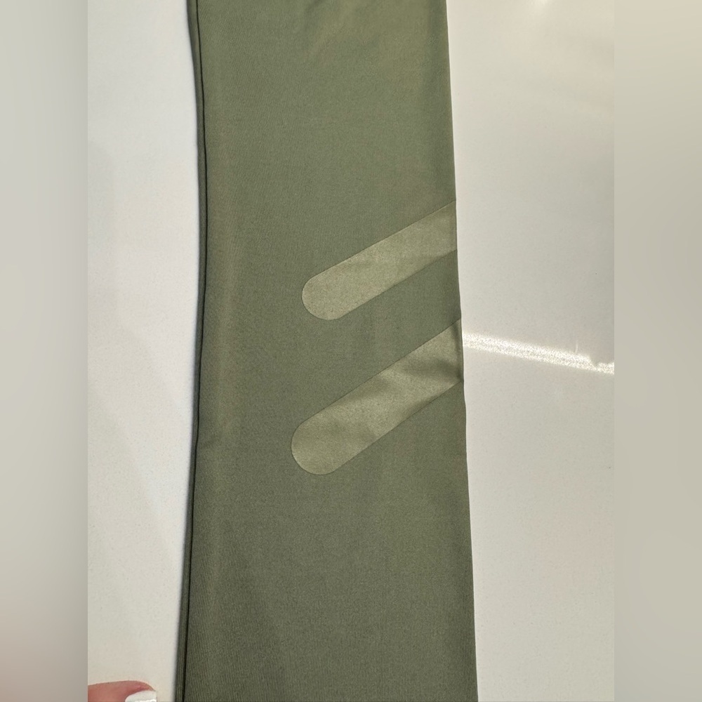 Green workout athleisure leggings lightweight size medium New - Picture 10 of 10
